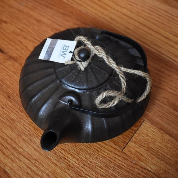 NWT Boston Warehouse Teapot Rustic Brown with Strainer and Lid - Picture 2 of 6